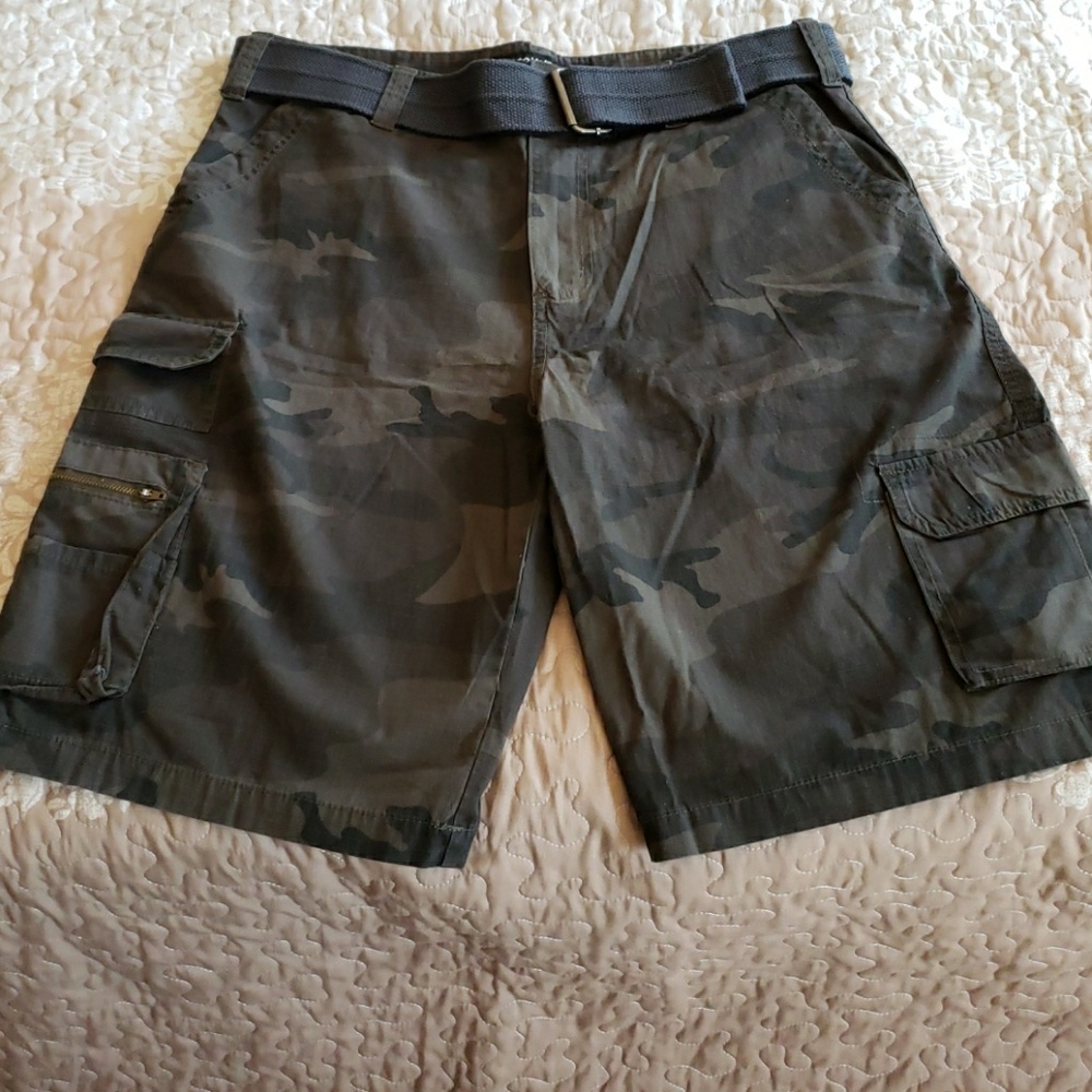 Cargo camo shorts with belt